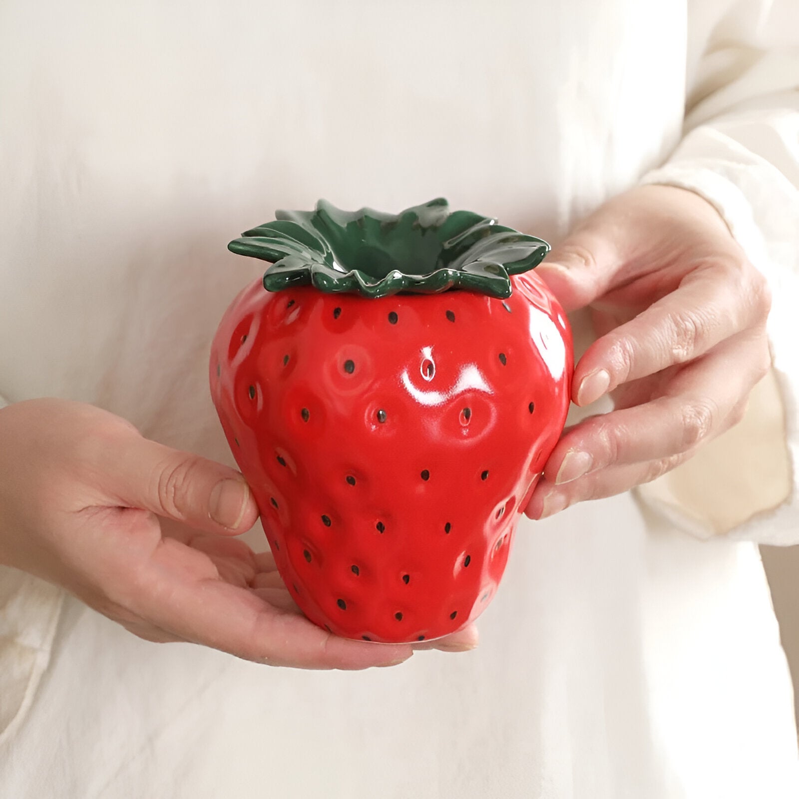 Ceramic Strawberry Shape Ashtray - The House Of BLOC