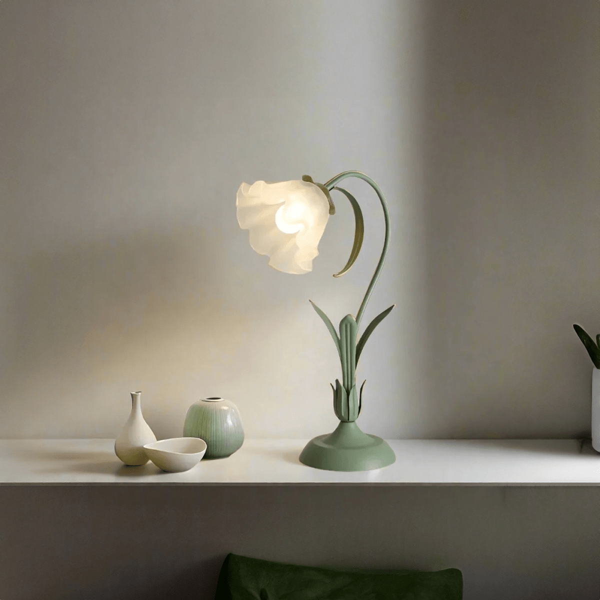 French Retro Style Flower Desk Lamp - The House Of BLOC