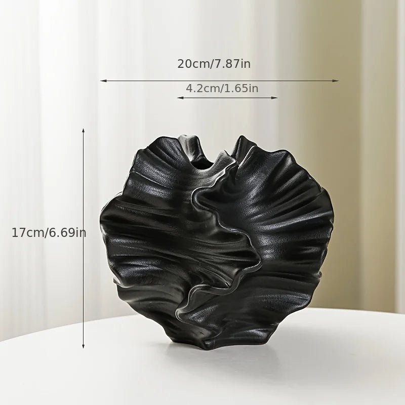 Geometric Wavy Pattern Porcelain Vase - The House Of BLOC