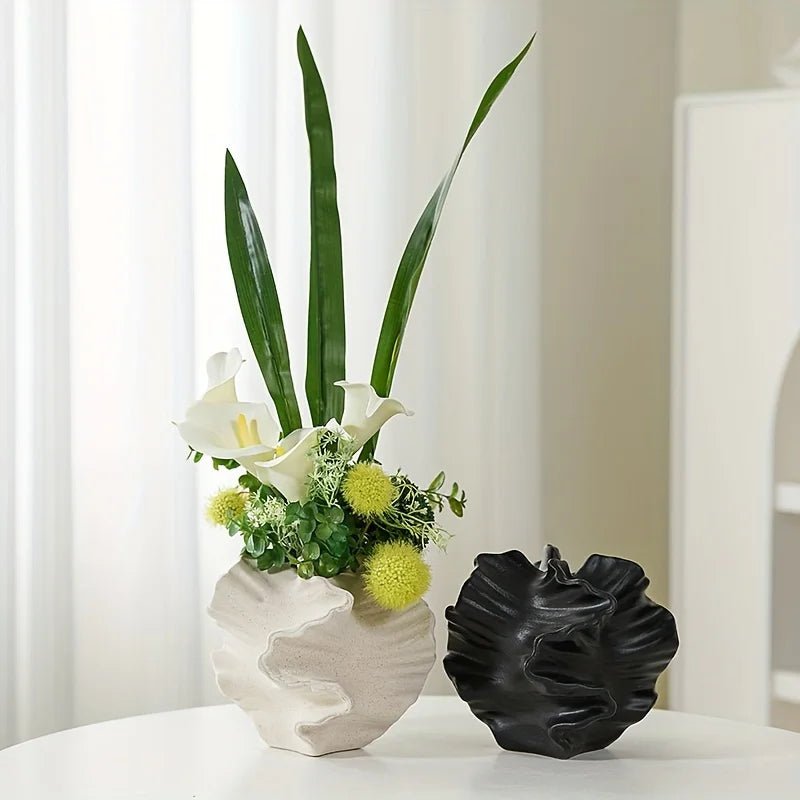 Geometric Wavy Pattern Porcelain Vase - The House Of BLOC