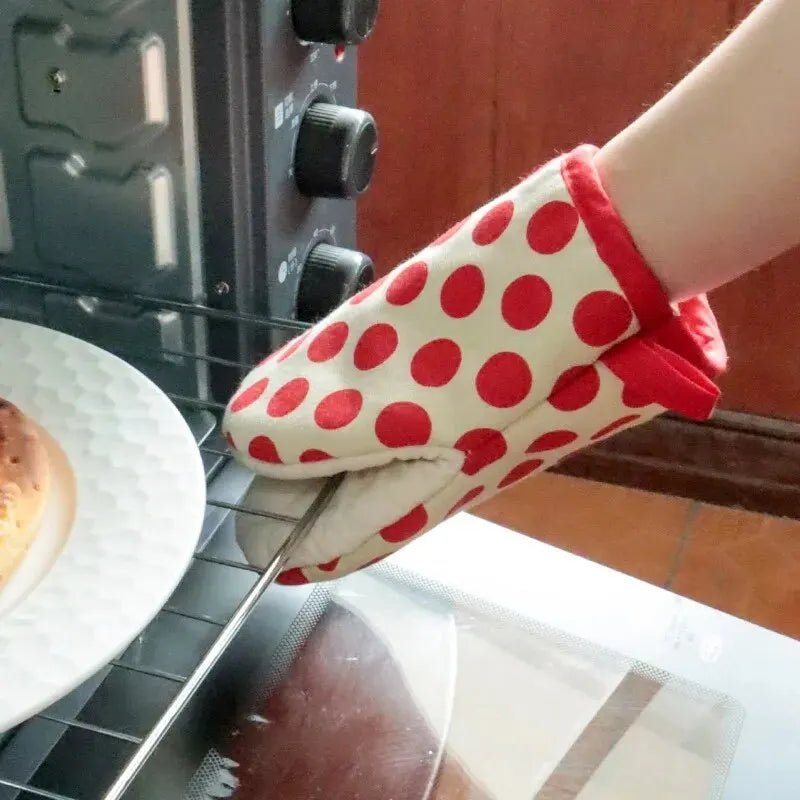 Polka Dot Heat Resistant Oven Gloves - The House Of BLOC