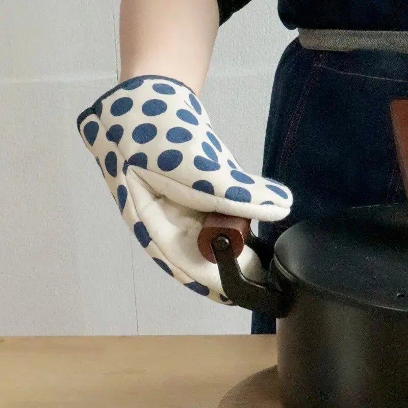 Polka Dot Heat Resistant Oven Gloves - The House Of BLOC