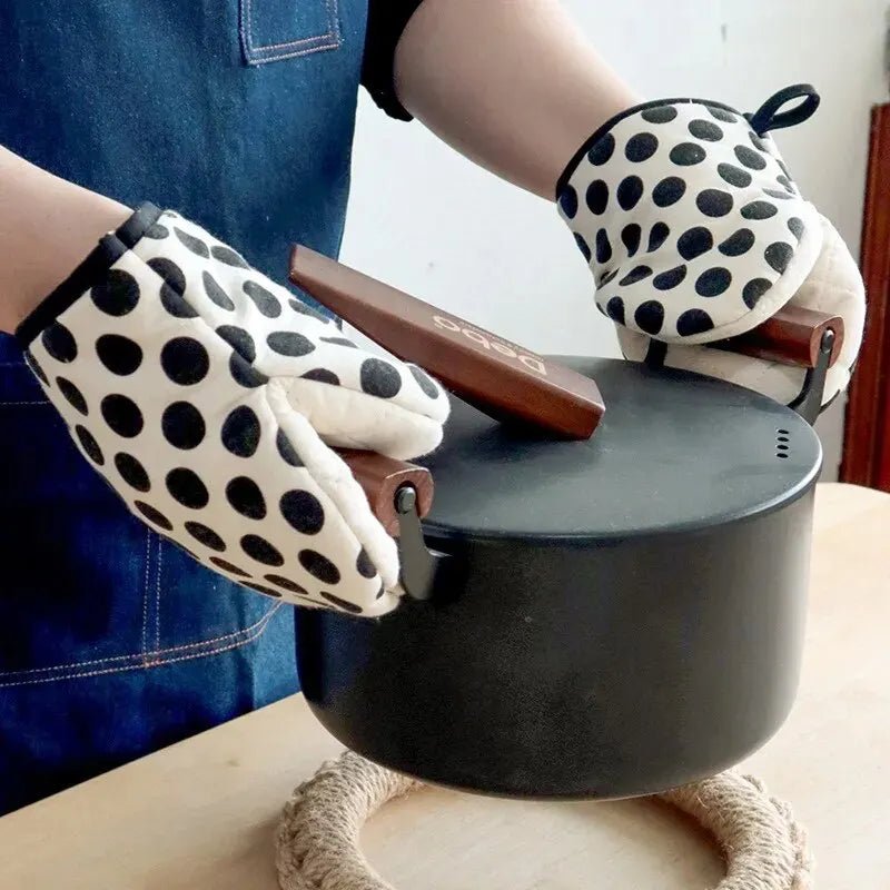 Polka Dot Heat Resistant Oven Gloves - The House Of BLOC