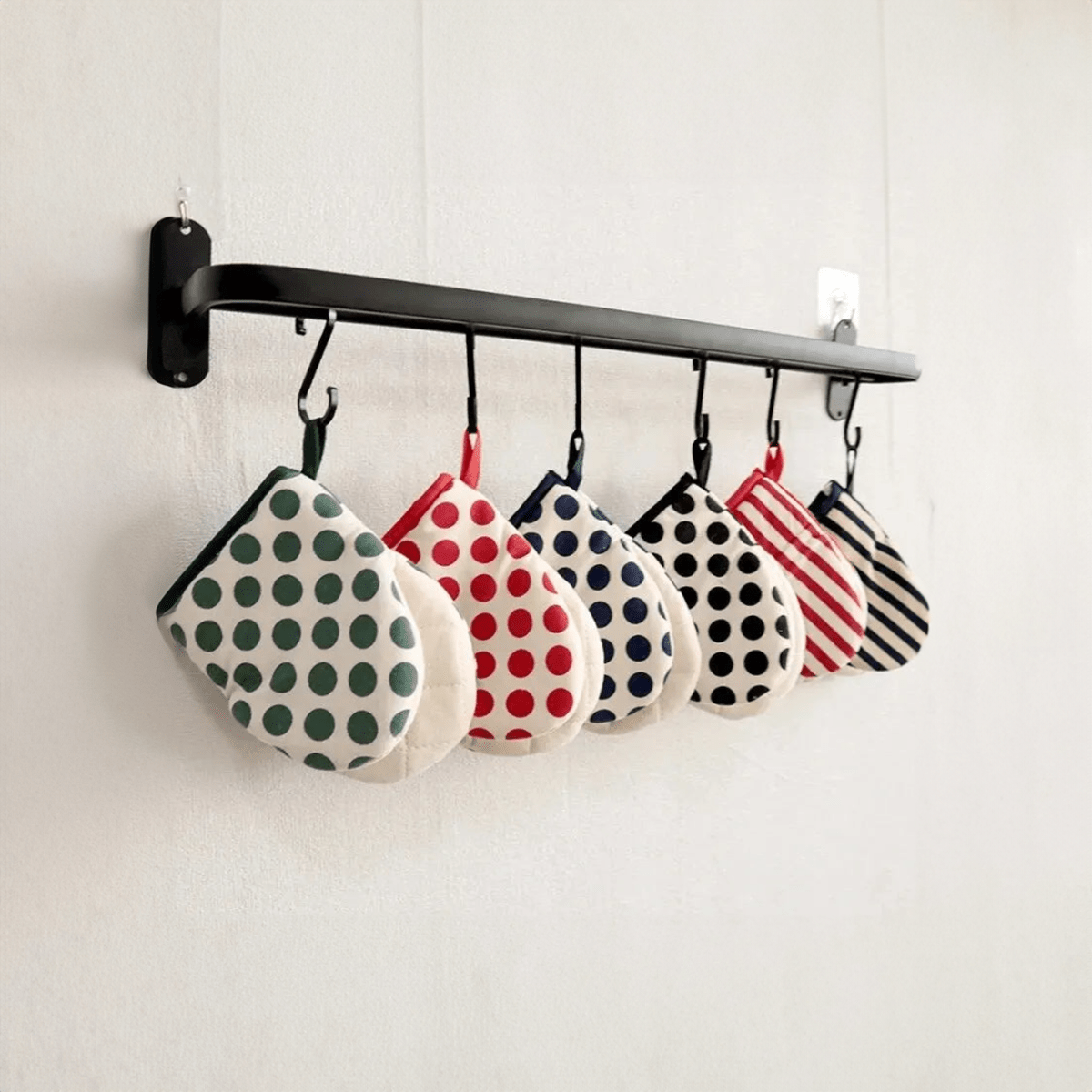 Polka Dot Heat Resistant Oven Gloves - The House Of BLOC