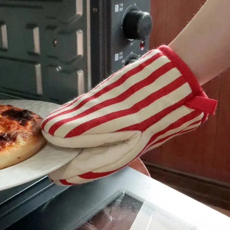 Polka Dot Heat Resistant Oven Gloves - The House Of BLOC