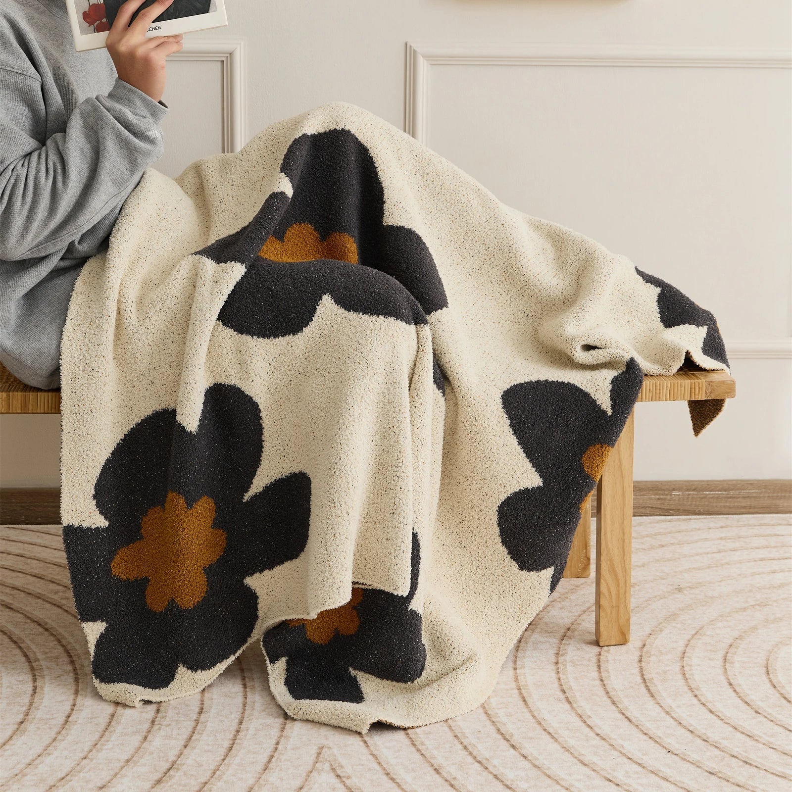 Super Soft Floral Throw Blanket - The House Of BLOC