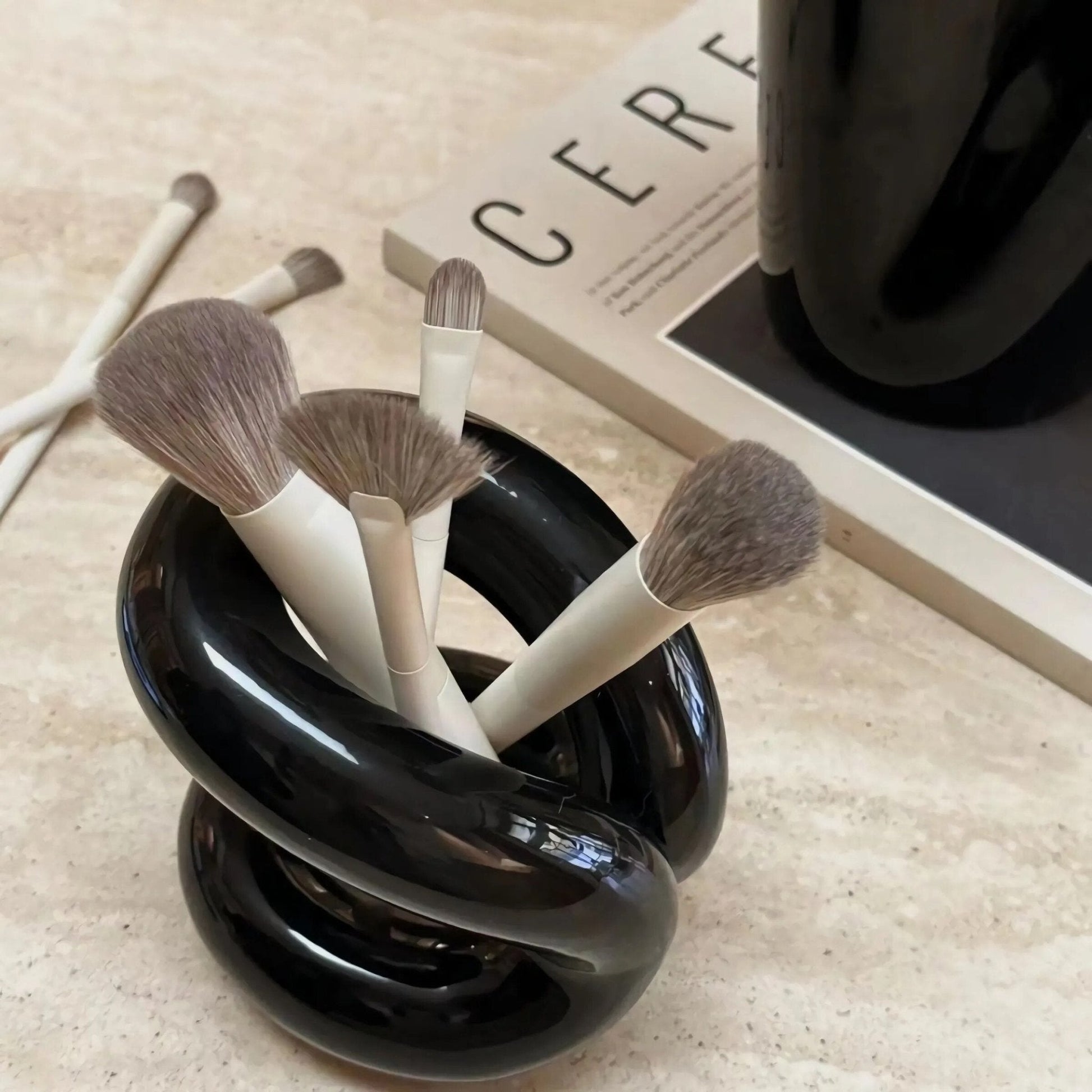 Minimal Abstract Makeup Brush Holder - The House Of BLOC