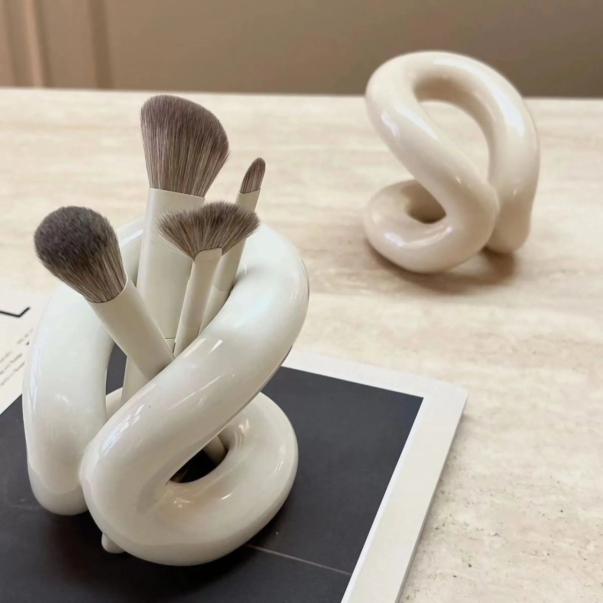 Minimal Abstract Makeup Brush Holder - The House Of BLOC